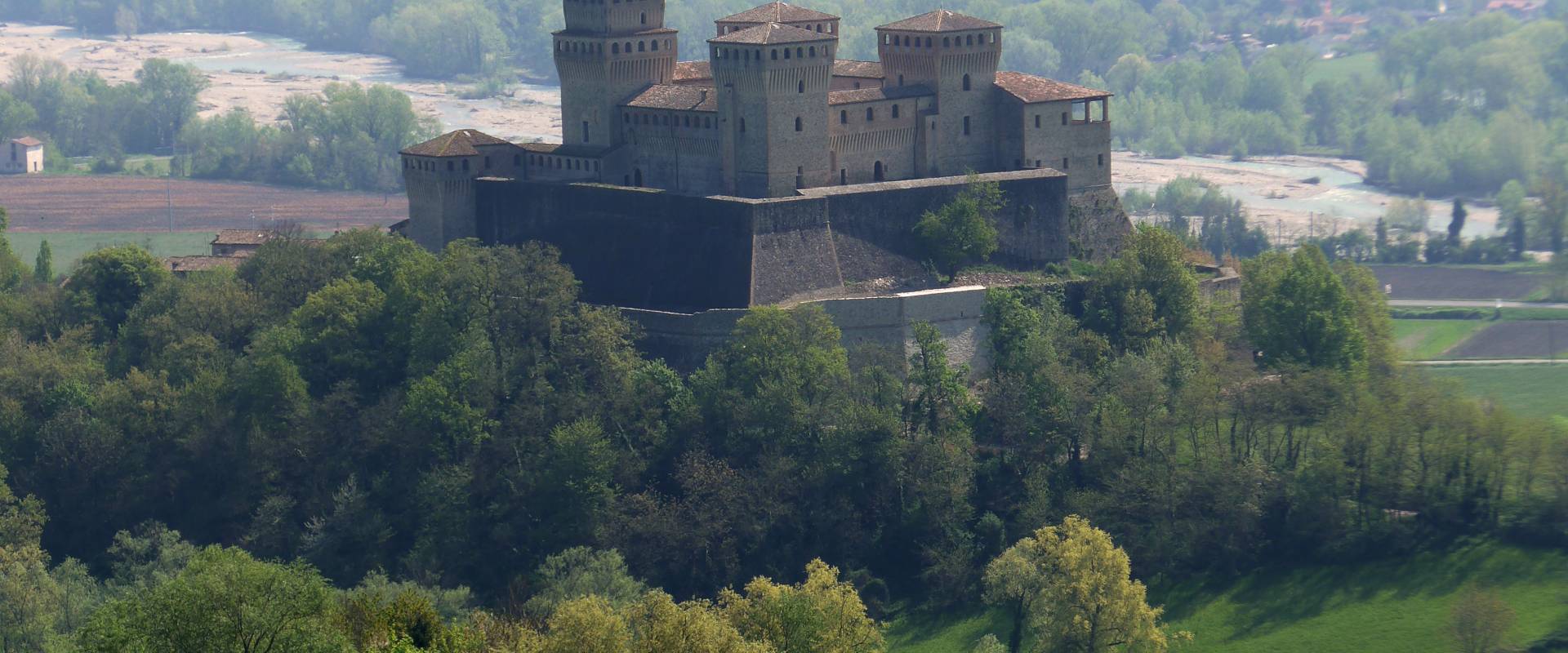 Torrechiara-Castello photo by Massimo Telò
